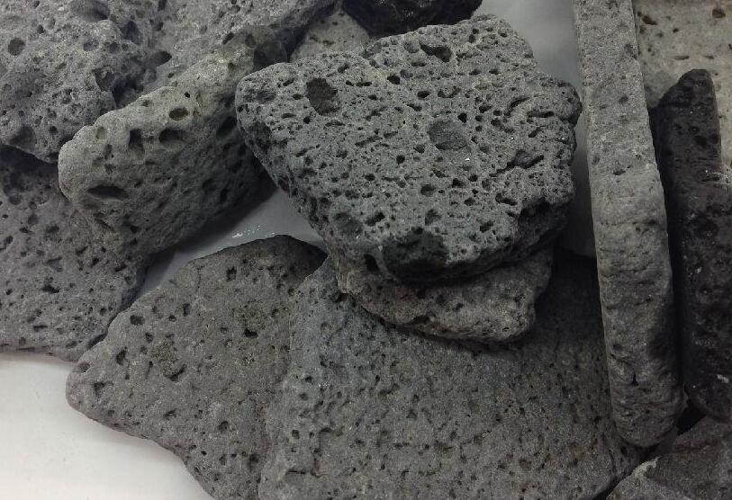 客户在我们公司订购火山岩滤料